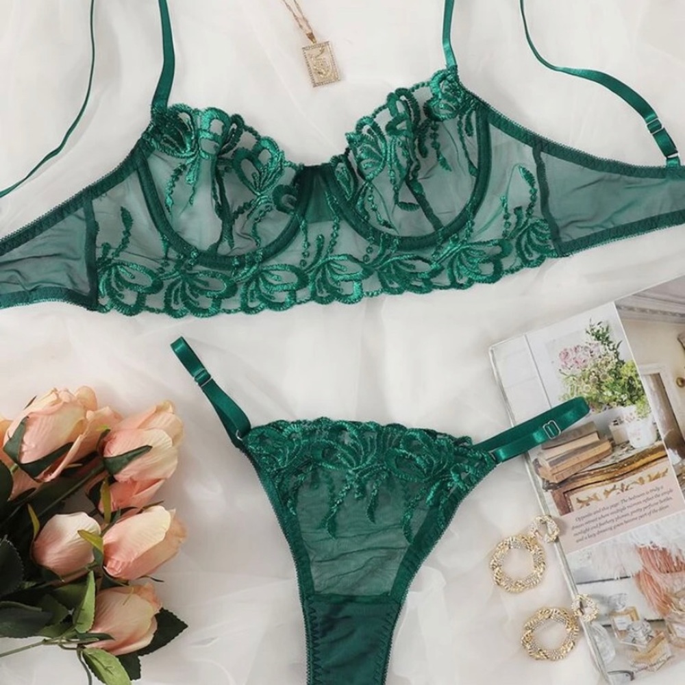 Forest green lace lingerie set - BRAND NEW!